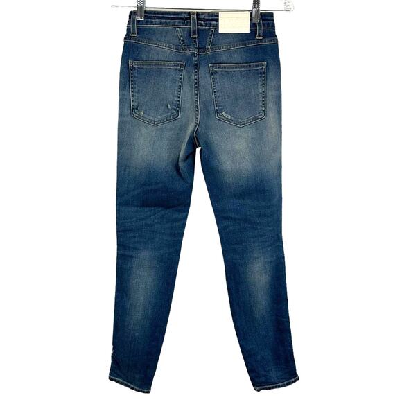 Closed NWT Skinny Pedal Pusher High Rise Jeans Mid Blue Size 24 Italy Distressed - Picture 3 of 12